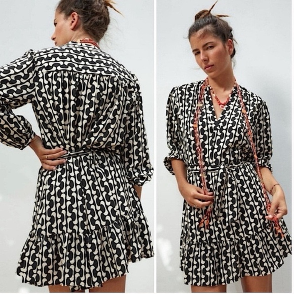 Zara Paula Long Sleeve Black & Ivory Geo-Printed Mini Dress Oversize P2P22in